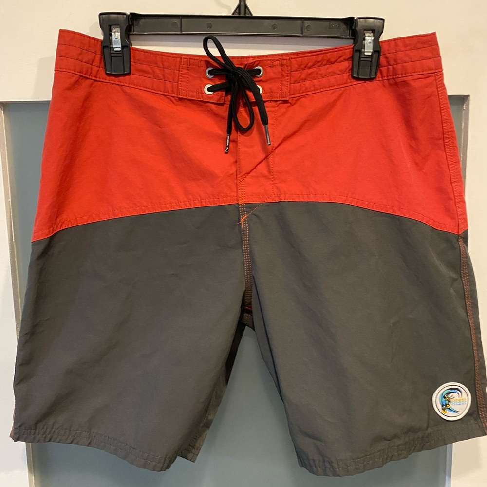 O’Neill Mens board shorts swim trunks size 32 waist. Like new. Red/Grey